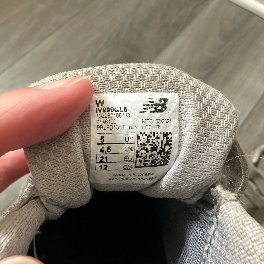 New Balance 990 v5 Kids Size 5w - Picture 3 of 5